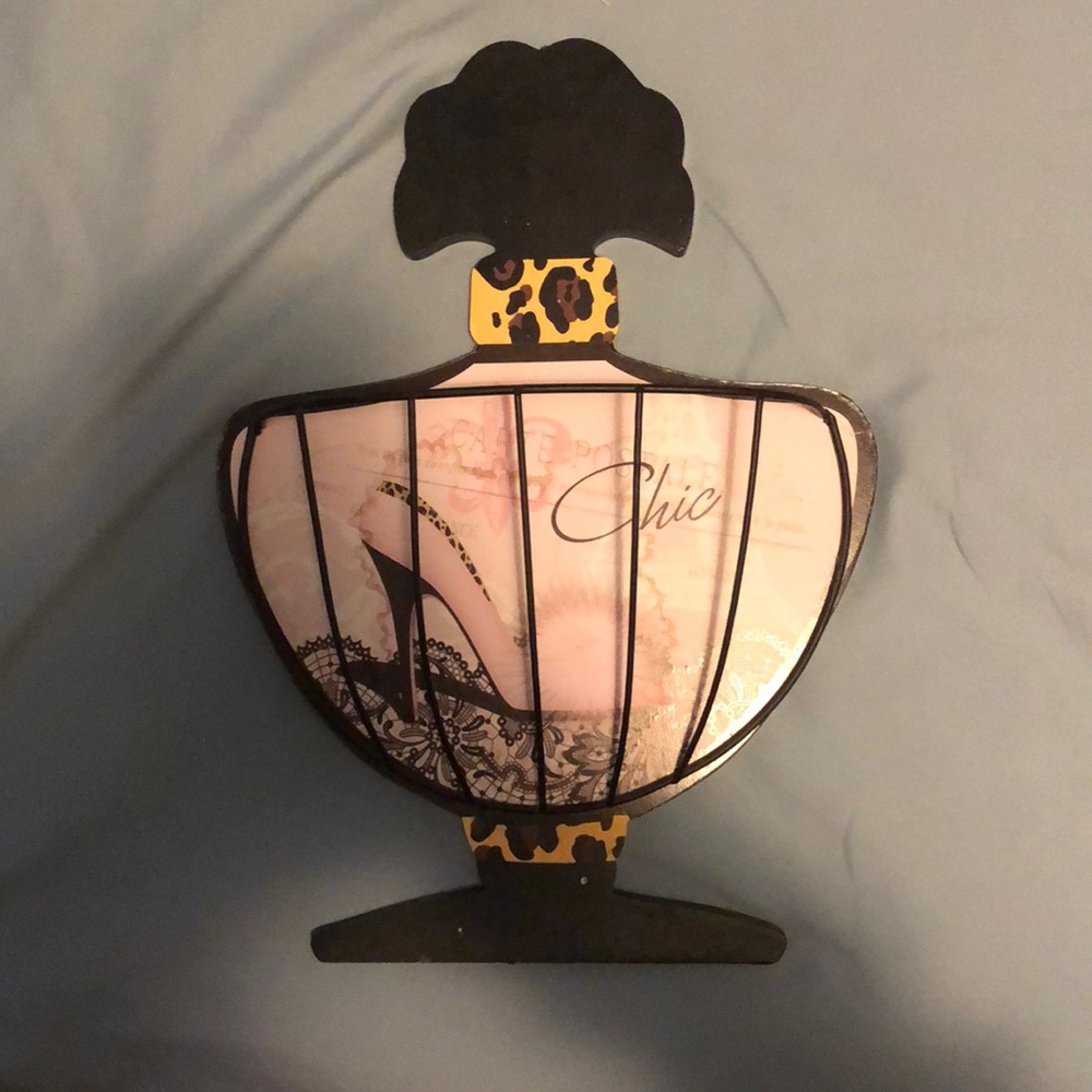 Hanging wall decor basket